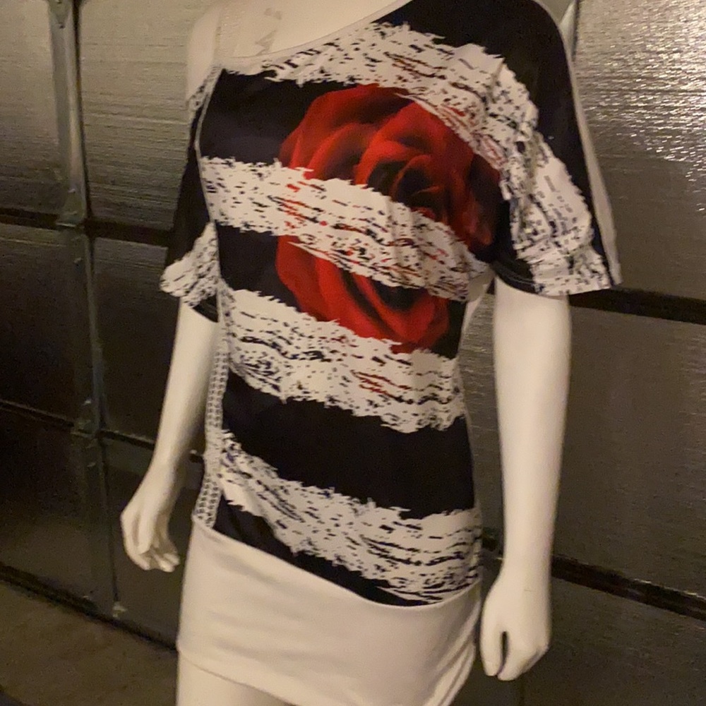 Cold Shoulder Rose ๐น Top - Picture 5 of 7